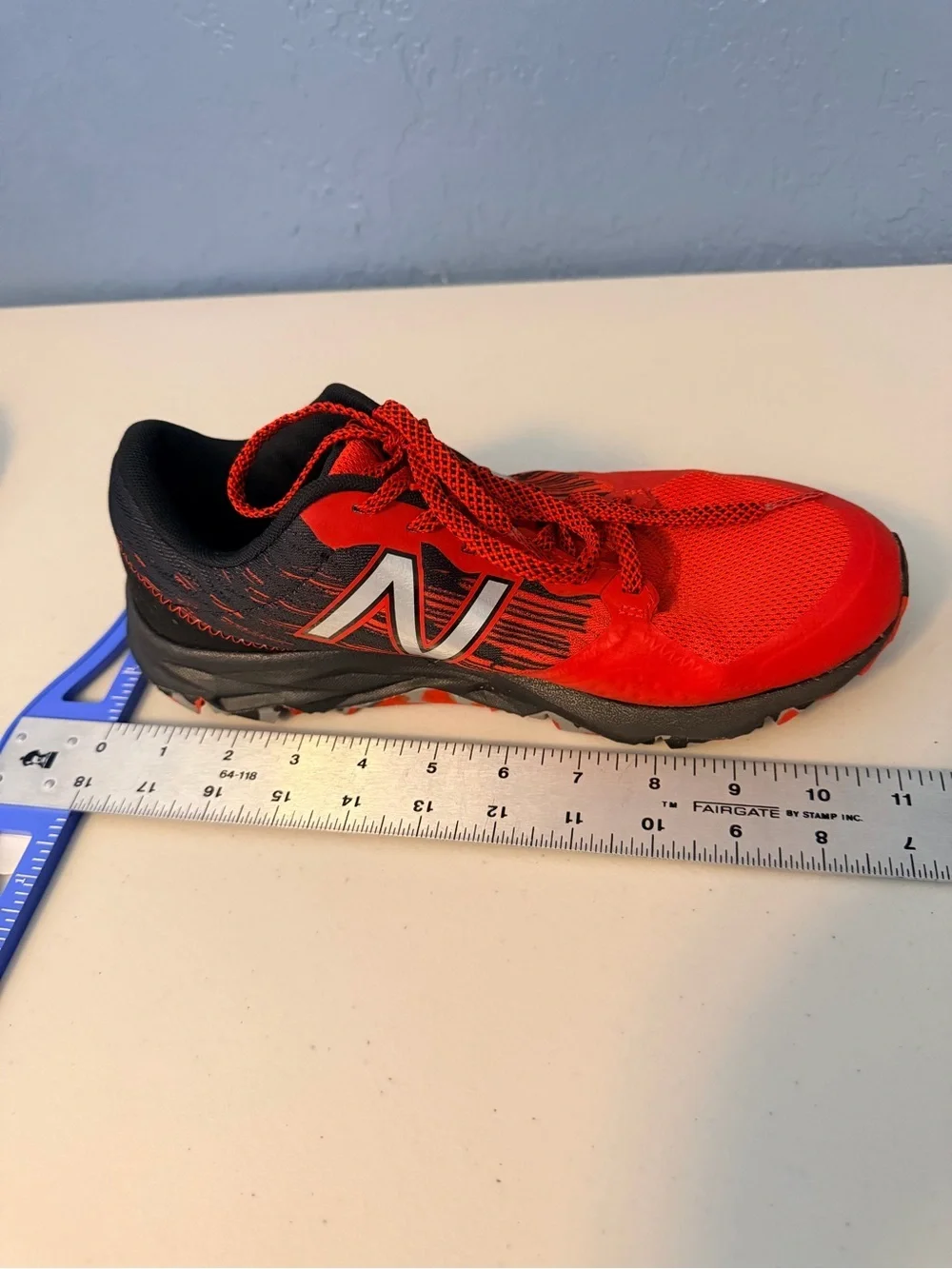 New Balance 690v2 Speed Rife Trail Running Sneakers men size 8 red/black
